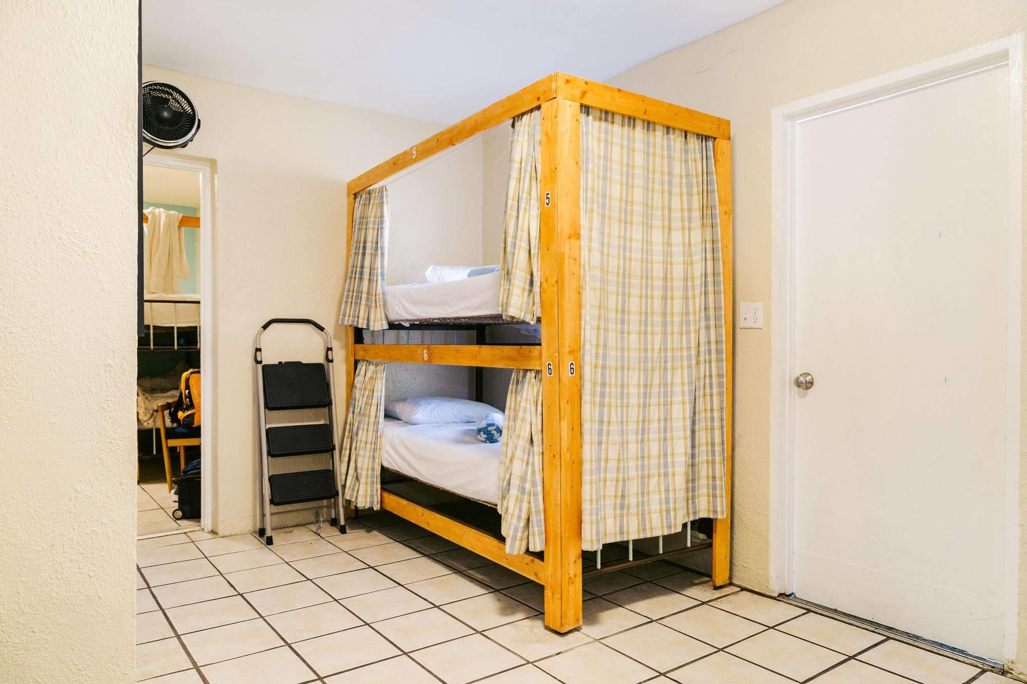 Seashell Motel And International Hostel Key West Exterior photo